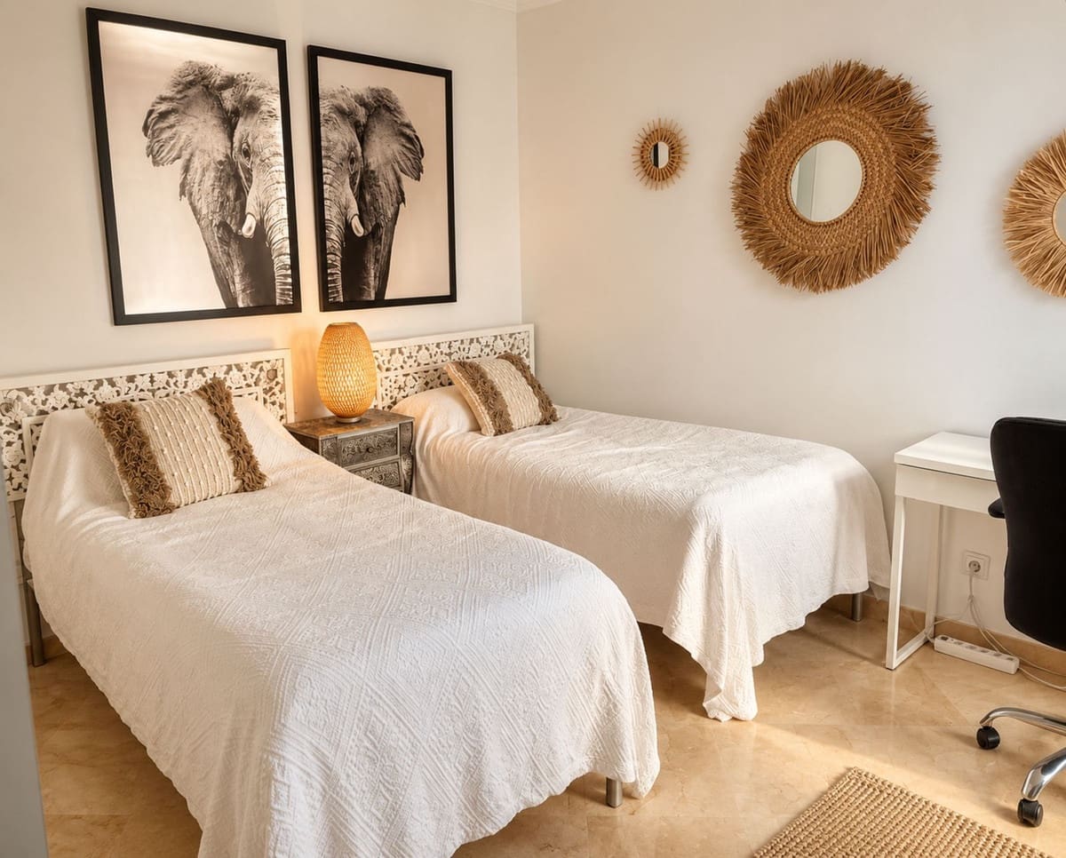 3 Zimmer Reihenhaus zu vermieten in La Alcaidesa mit Pool Garage - 2.500 € (Ref: 10106609)