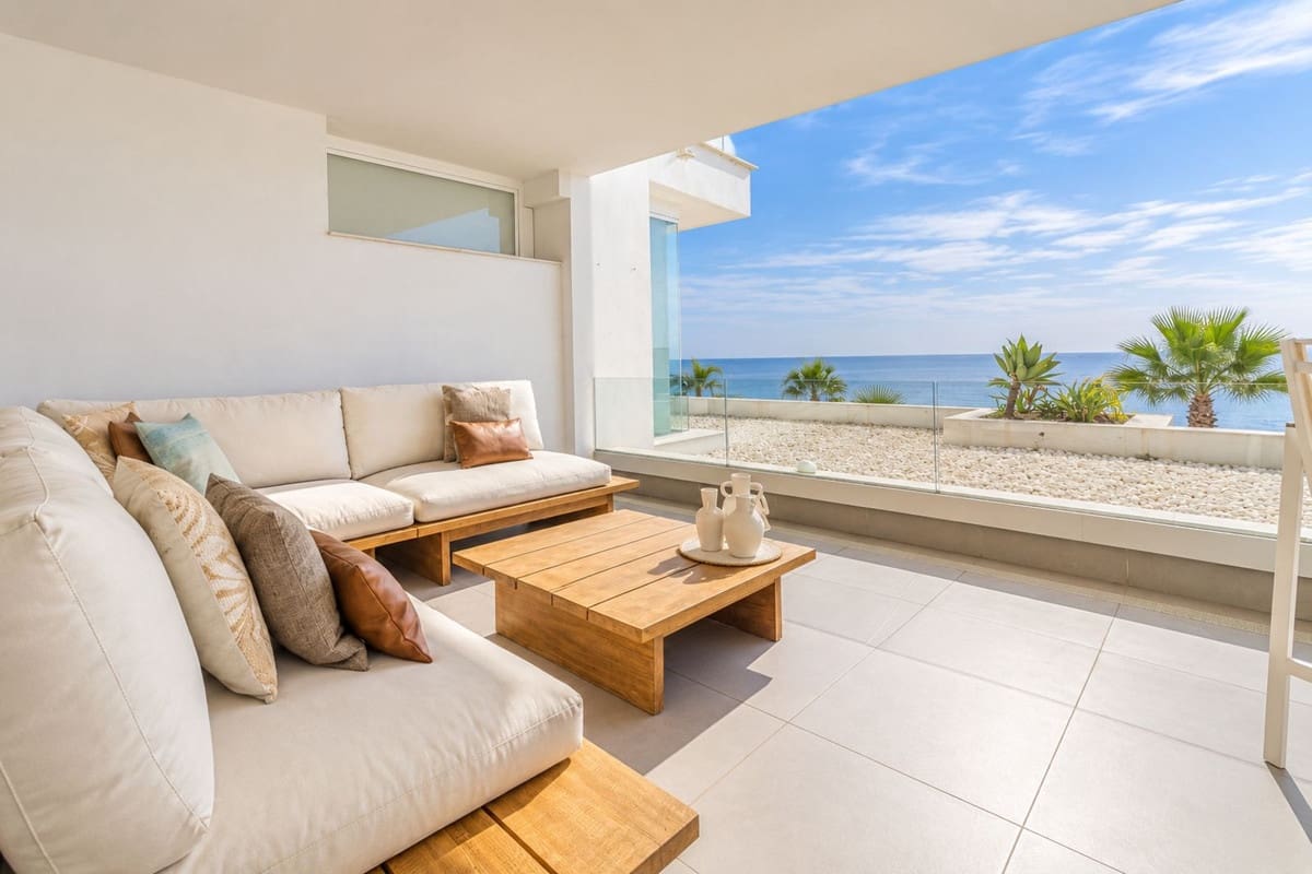 2 bedroom Beach Apartment for sale in La Alcaidesa with pool garage - € 725,000 (Ref: 10110468)