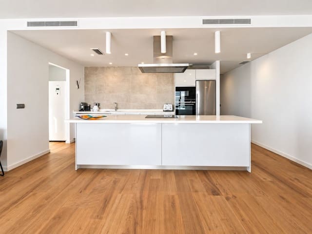 2 slaapkamer Strandappartement te koop in La Alcaidesa met zwembad garage - € 725.000 (Ref: 10110468)