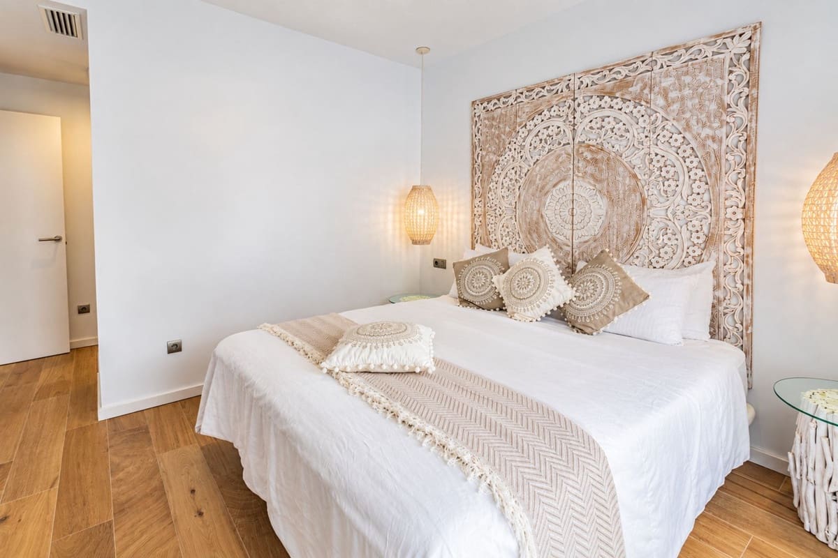 2 bedroom Beach Apartment for sale in La Alcaidesa with pool garage - € 725,000 (Ref: 10110468)
