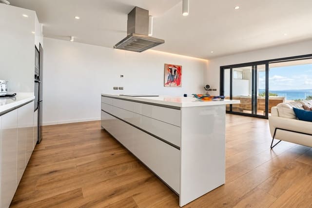 2 slaapkamer Strandappartement te koop in La Alcaidesa met zwembad garage - € 725.000 (Ref: 10110468)