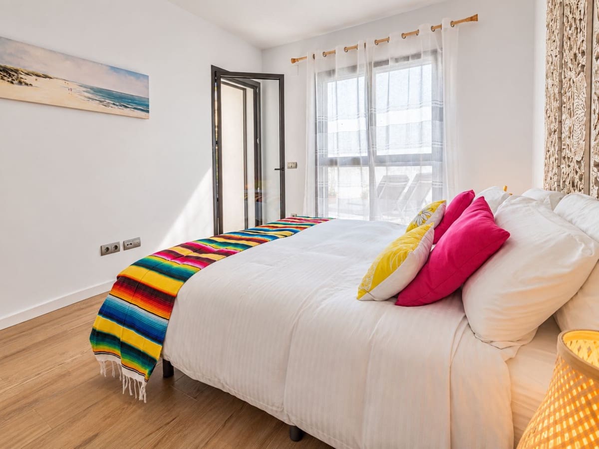 2 bedroom Beach Apartment for sale in La Alcaidesa with pool garage - € 725,000 (Ref: 10110468)