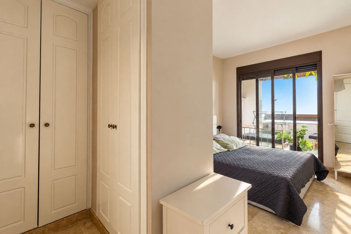 2 bedroom Apartment for rent in La Alcaidesa with pool garage - € 1,200 (Ref: 10111908)