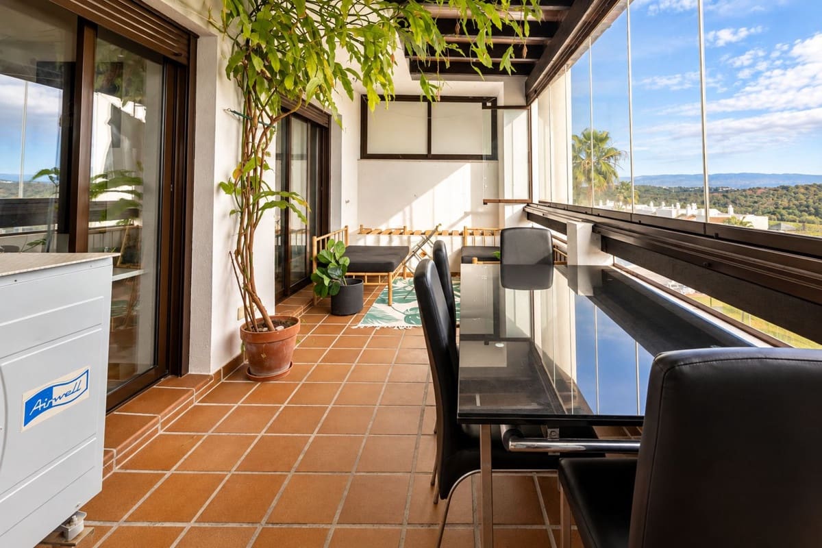 2 bedroom Apartment for rent in La Alcaidesa with pool garage - € 1,200 (Ref: 10111908)