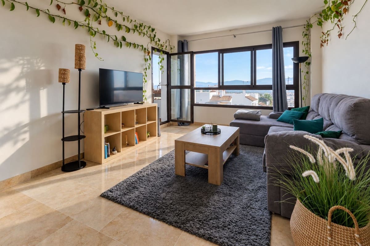 2 bedroom Apartment for rent in La Alcaidesa with pool garage - € 1,200 (Ref: 10111908)