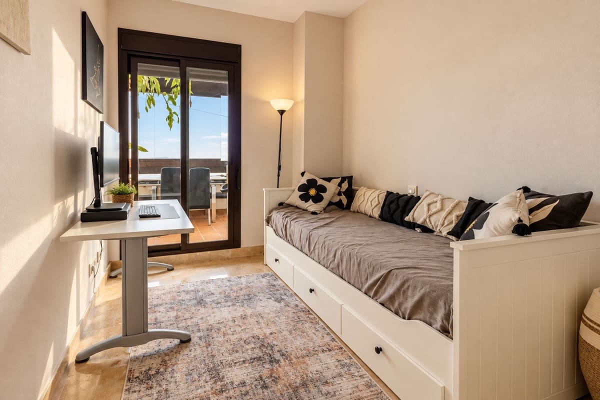 2 bedroom Apartment for rent in La Alcaidesa with pool garage - € 1,200 (Ref: 10111908)