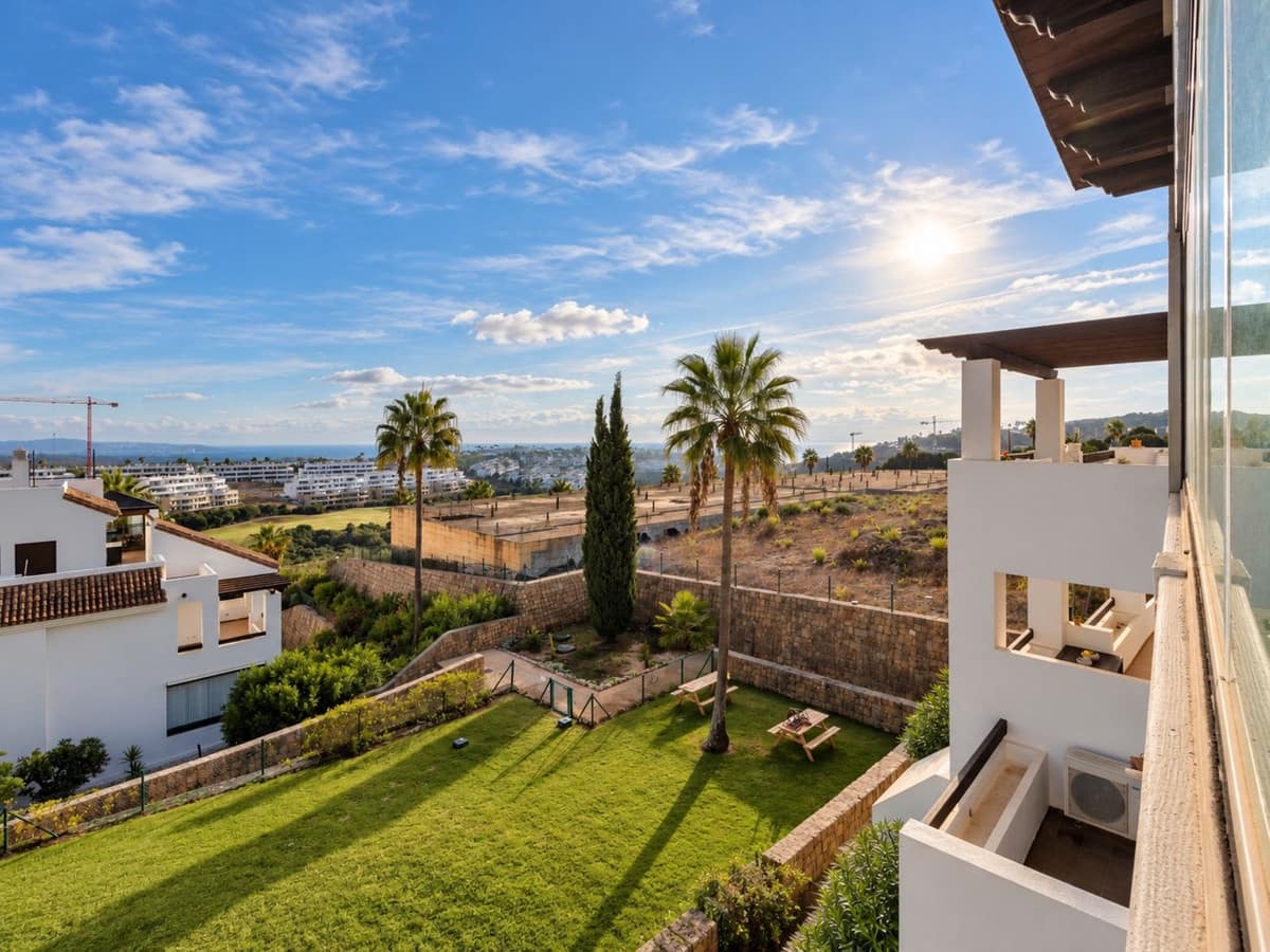 2 bedroom Apartment for rent in La Alcaidesa with pool garage - € 1,200 (Ref: 10111908)