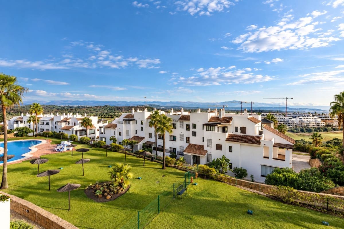 2 bedroom Apartment for rent in La Alcaidesa with pool garage - € 1,200 (Ref: 10111908)