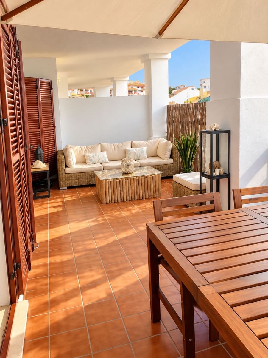 2 bedroom Apartment for rent in La Alcaidesa with pool garage - € 1,050 (Ref: 10113426)