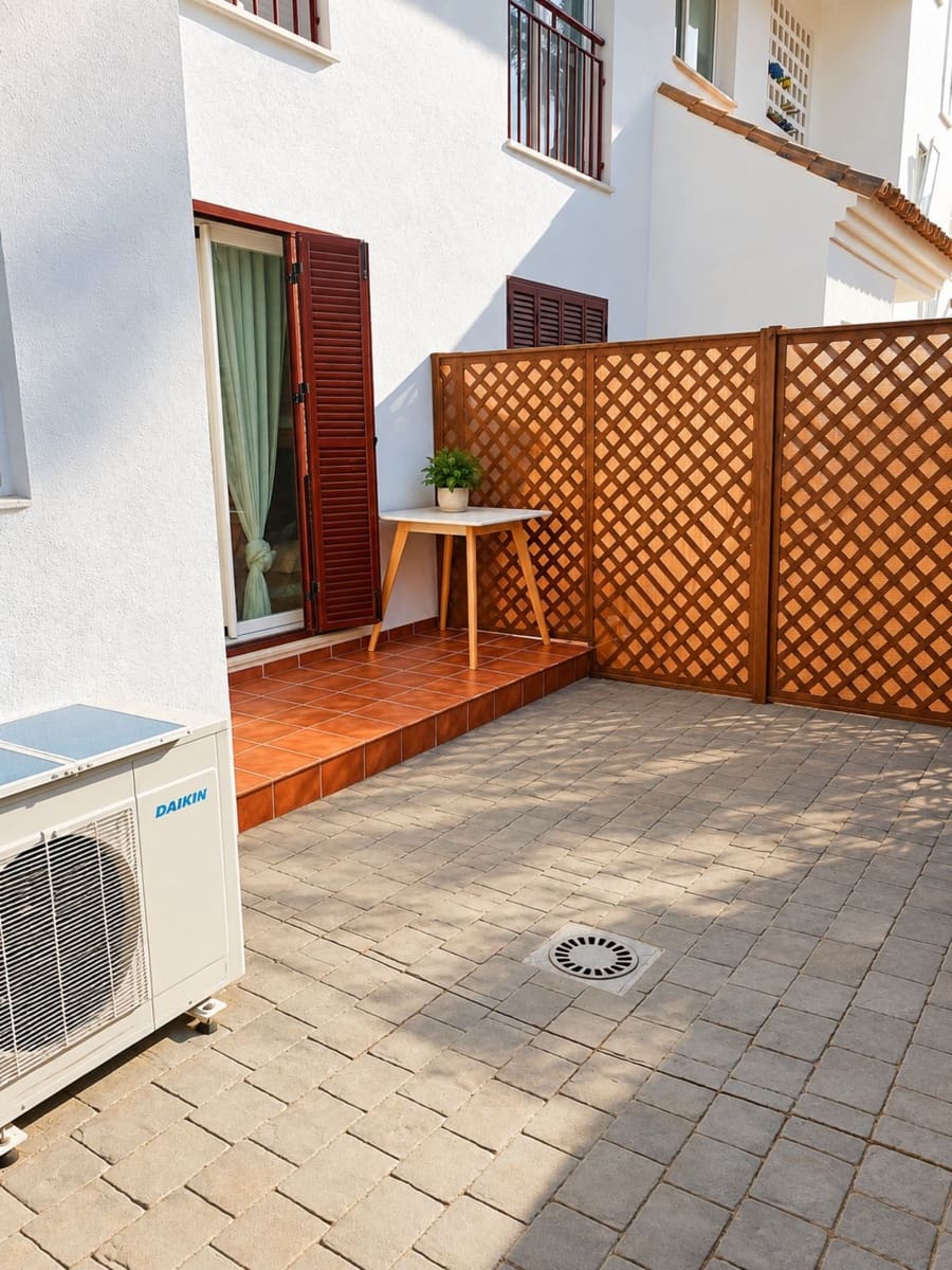 2 bedroom Apartment for rent in La Alcaidesa with pool garage - € 1,050 (Ref: 10113426)