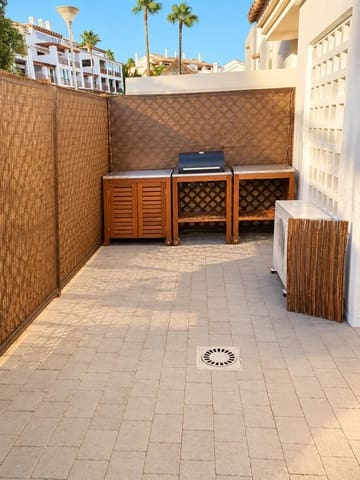 Apartamento de 2 habitaciones en La Alcaidesa en alquiler con piscina garaje - 1.050 € (Ref: 10113426)