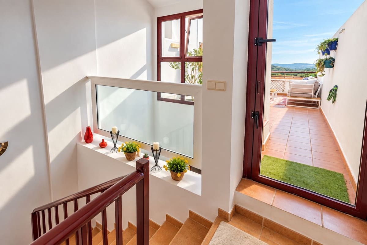 2 Zimmer Haus zu verkaufen in La Alcaidesa mit Pool Garage - 305.000 € (Ref: 10121083)