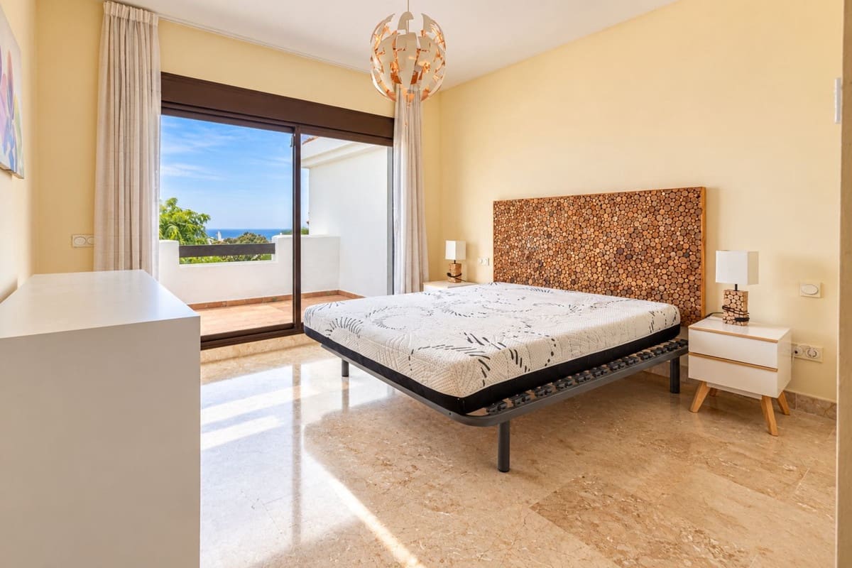 3 bedroom Terraced Villa for rent in La Alcaidesa with pool garage - € 2,300 (Ref: 10130542)