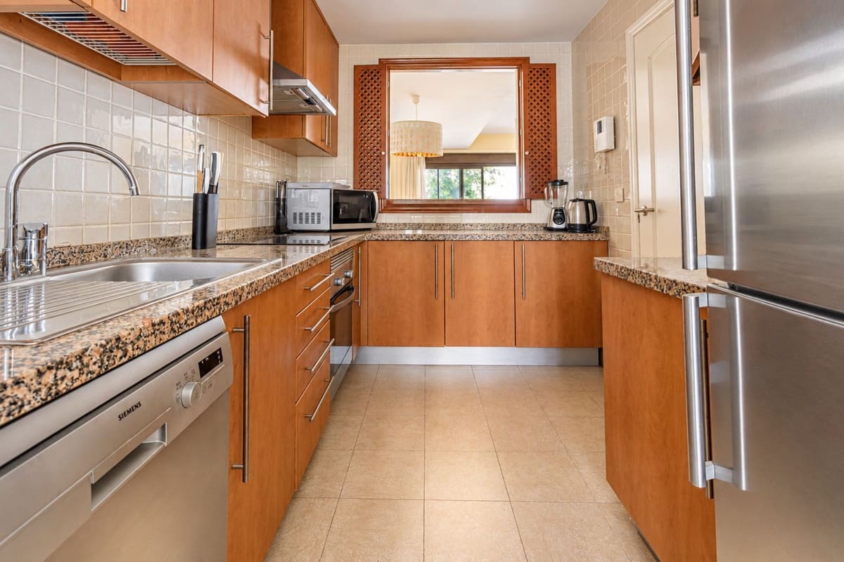 3 bedroom Terraced Villa for rent in La Alcaidesa with pool garage - € 2,300 (Ref: 10130542)