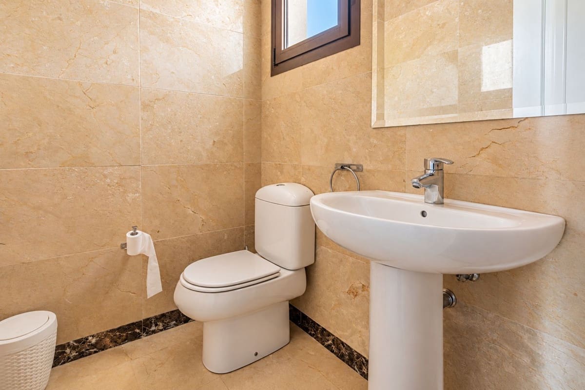 3 bedroom Terraced Villa for rent in La Alcaidesa with pool garage - € 2,300 (Ref: 10130542)