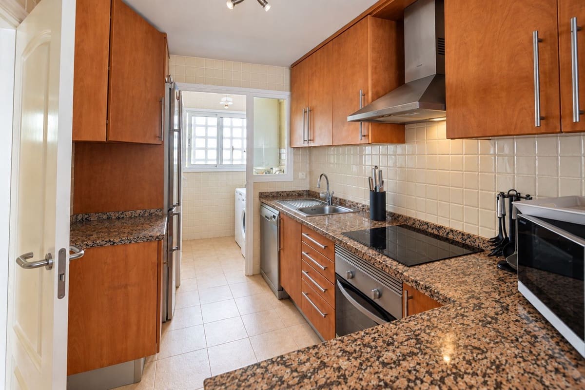 3 bedroom Terraced Villa for rent in La Alcaidesa with pool garage - € 2,300 (Ref: 10130542)