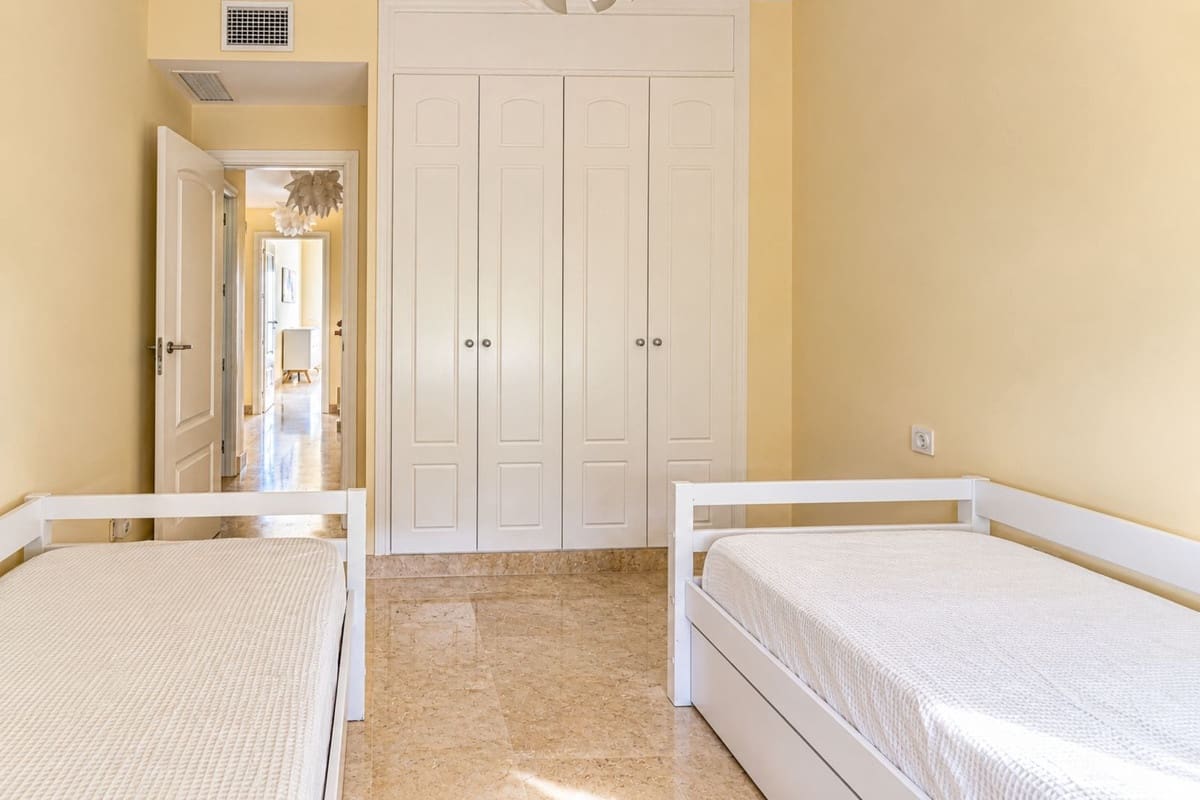 3 bedroom Terraced Villa for rent in La Alcaidesa with pool garage - € 2,300 (Ref: 10130542)