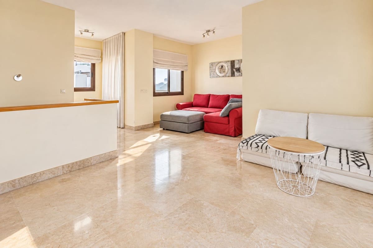 3 bedroom Terraced Villa for rent in La Alcaidesa with pool garage - € 2,300 (Ref: 10130542)