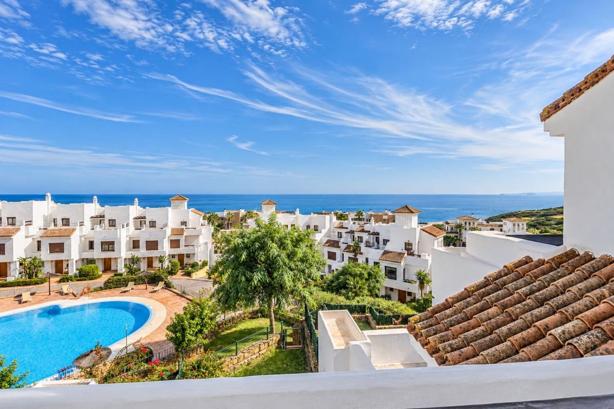 3 bedroom Terraced Villa for rent in La Alcaidesa with pool garage - € 2,300 (Ref: 10130542)
