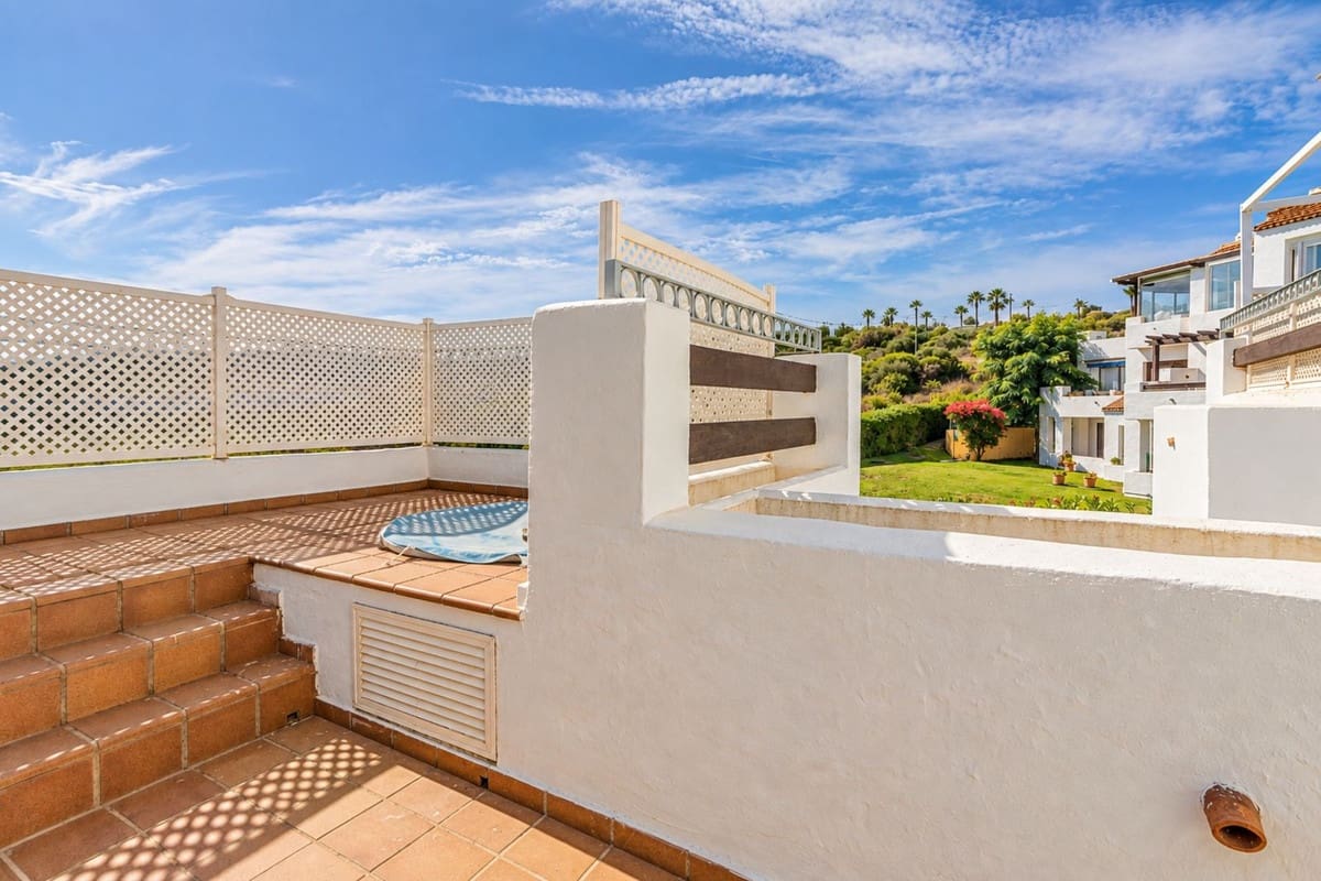 3 bedroom Terraced Villa for rent in La Alcaidesa with pool garage - € 2,300 (Ref: 10130542)