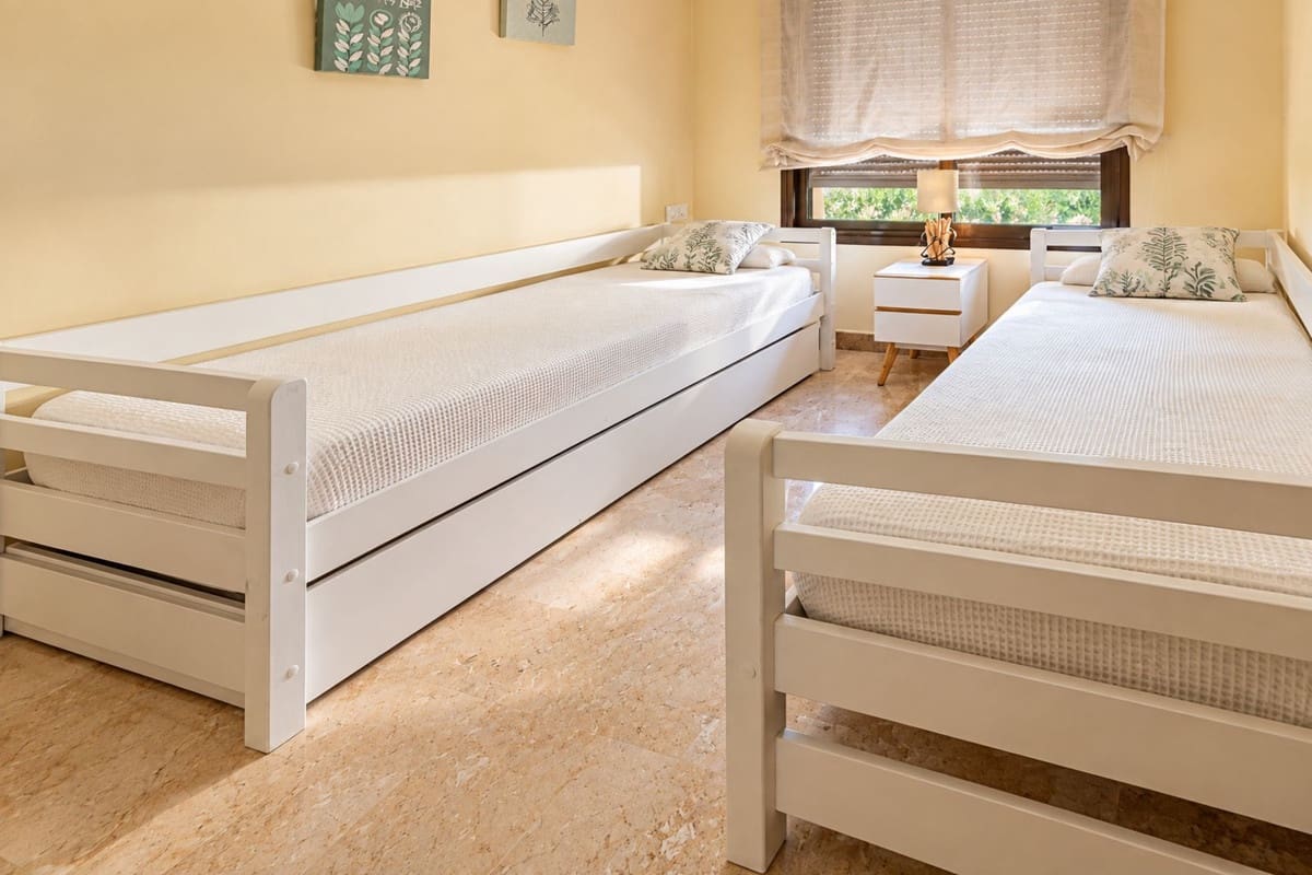 3 bedroom Terraced Villa for rent in La Alcaidesa with pool garage - € 2,300 (Ref: 10130542)
