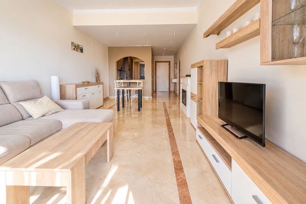 2 sypialnia Apartament przy plaży do wynajęcia w La Alcaidesa z basenem garażem - 1 250 € (Ref: 10148106)