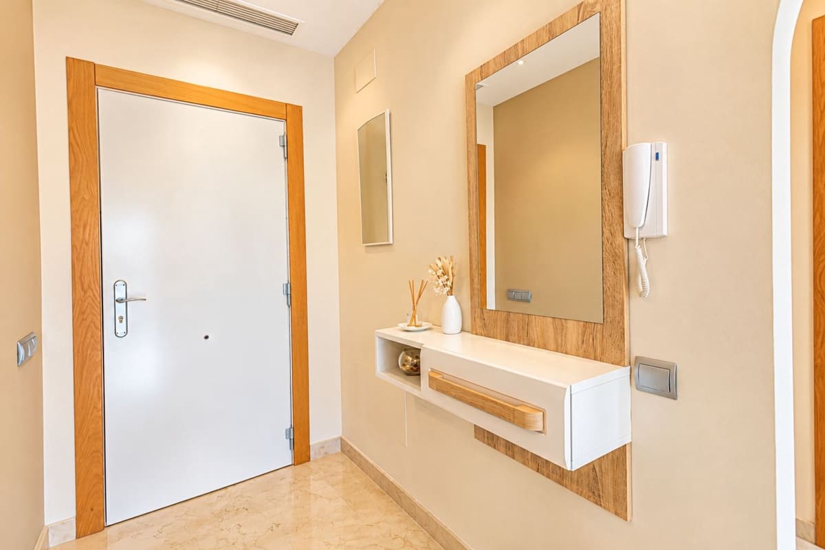 2 sypialnia Apartament przy plaży do wynajęcia w La Alcaidesa z basenem garażem - 1 250 € (Ref: 10148106)
