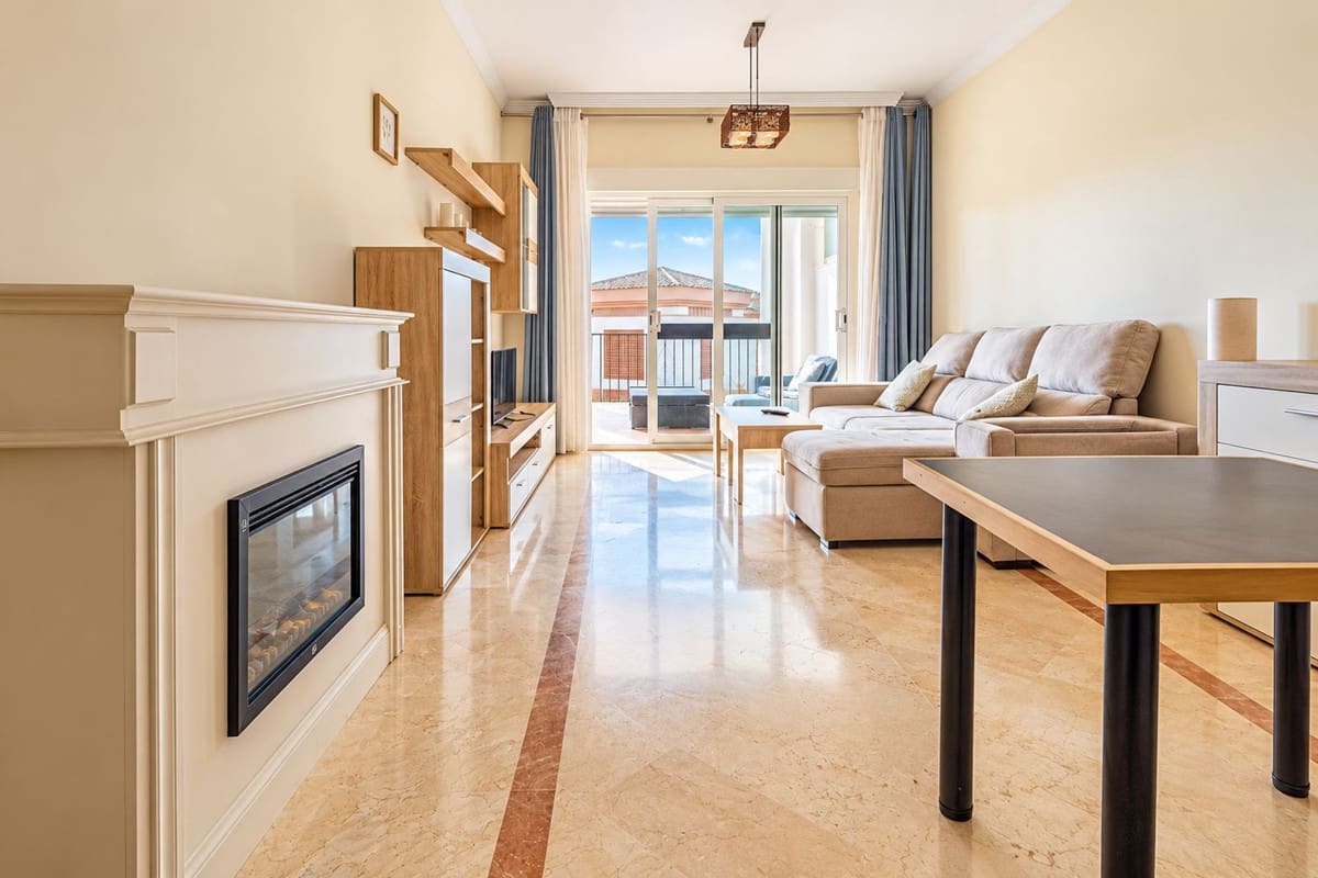 2 sypialnia Apartament przy plaży do wynajęcia w La Alcaidesa z basenem garażem - 1 250 € (Ref: 10148106)