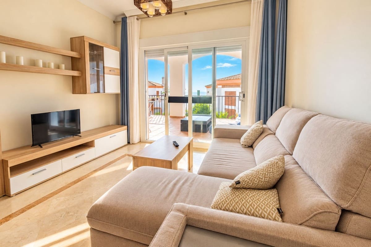 2 sypialnia Apartament przy plaży do wynajęcia w La Alcaidesa z basenem garażem - 1 250 € (Ref: 10148106)