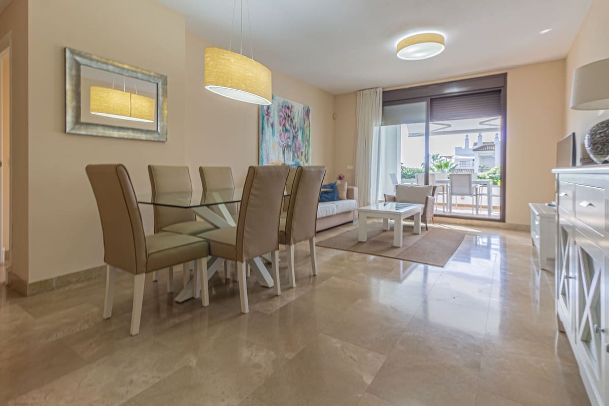 2 Zimmer Strandapartment zu vermieten in La Alcaidesa mit Pool Garage - 1.300 € (Ref: 10154364)