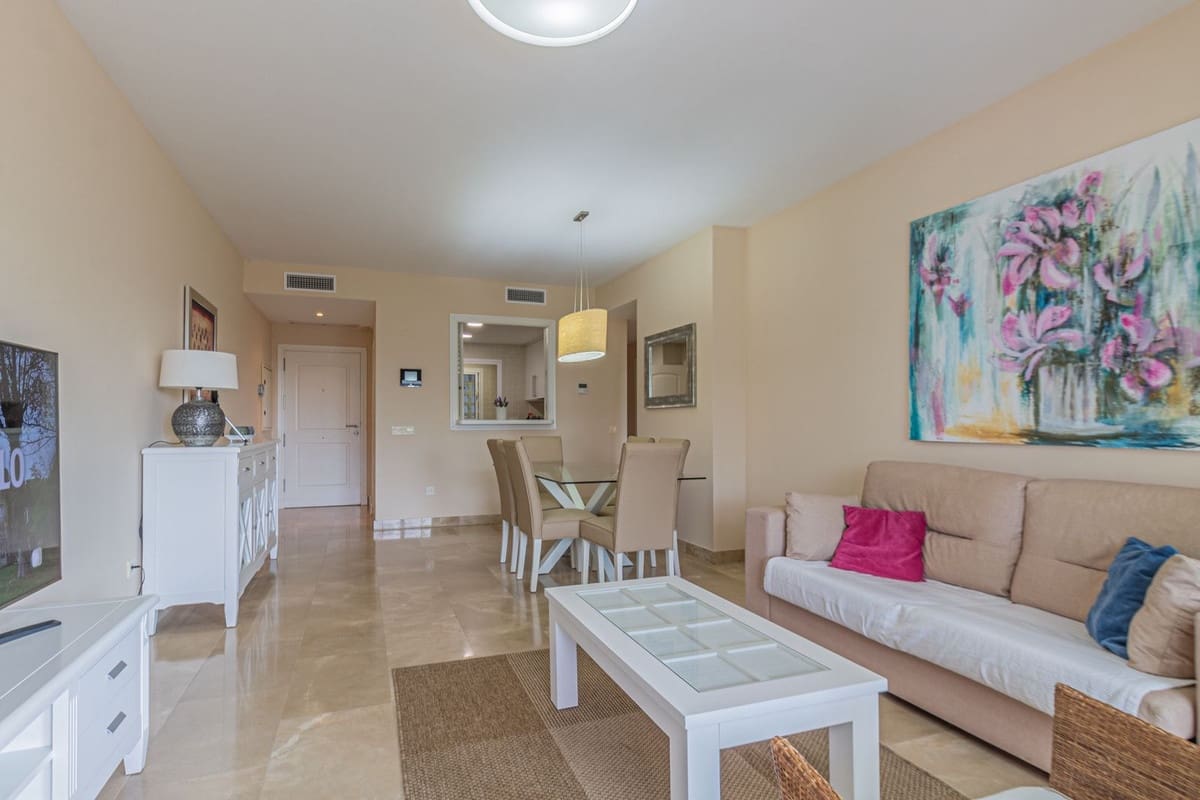 2 Zimmer Strandapartment zu vermieten in La Alcaidesa mit Pool Garage - 1.300 € (Ref: 10154364)