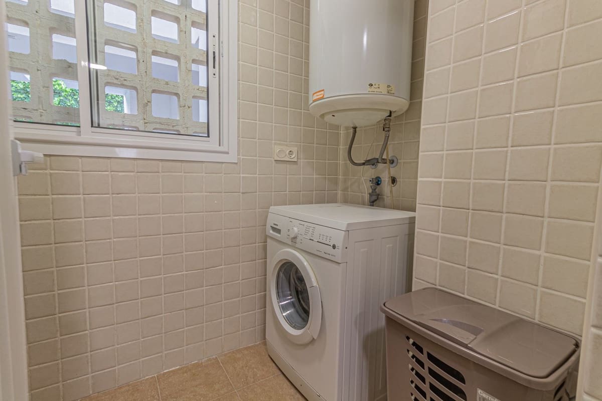 2 Zimmer Strandapartment zu vermieten in La Alcaidesa mit Pool Garage - 1.300 € (Ref: 10154364)