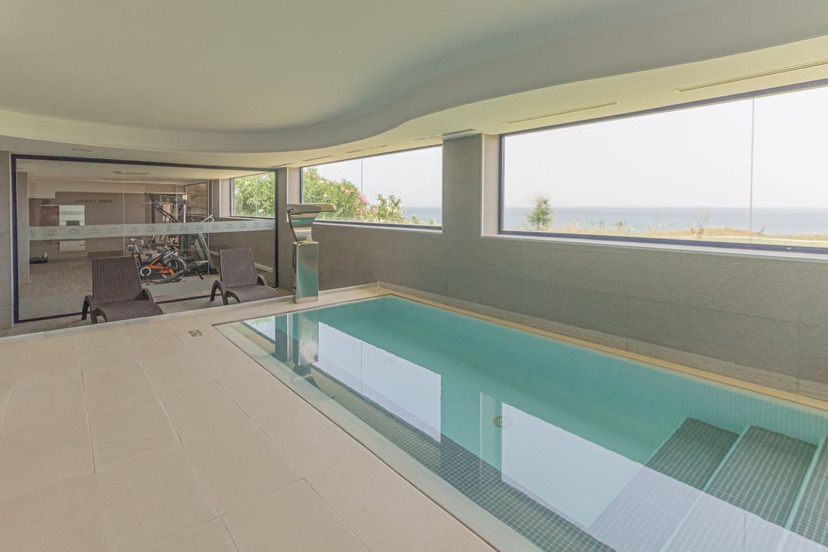 3 slaapkamer Appartement te huur in La Alcaidesa met zwembad - € 2.300 (Ref: 7720564)