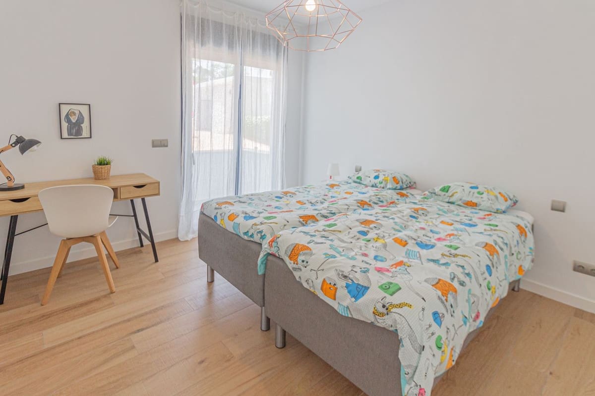 3 slaapkamer Appartement te huur in La Alcaidesa met zwembad - € 2.300 (Ref: 7720564)