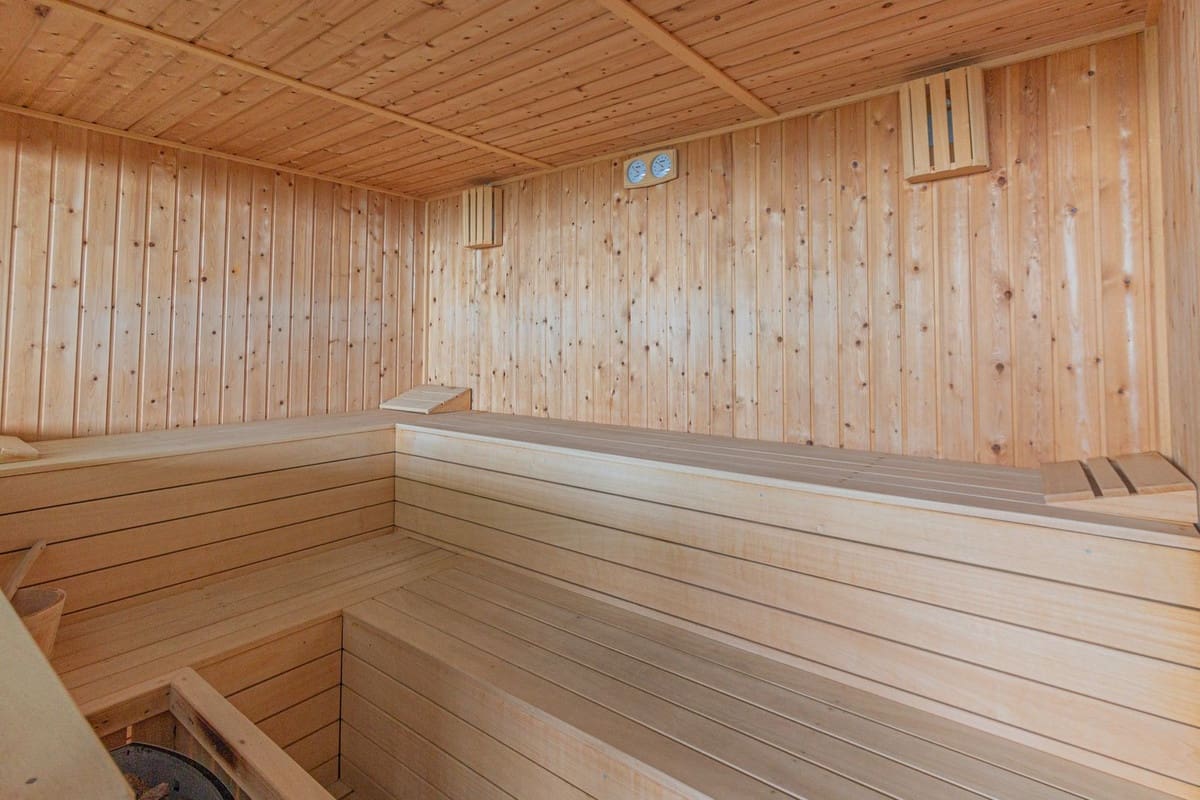 3 slaapkamer Appartement te huur in La Alcaidesa met zwembad - € 2.300 (Ref: 7720564)