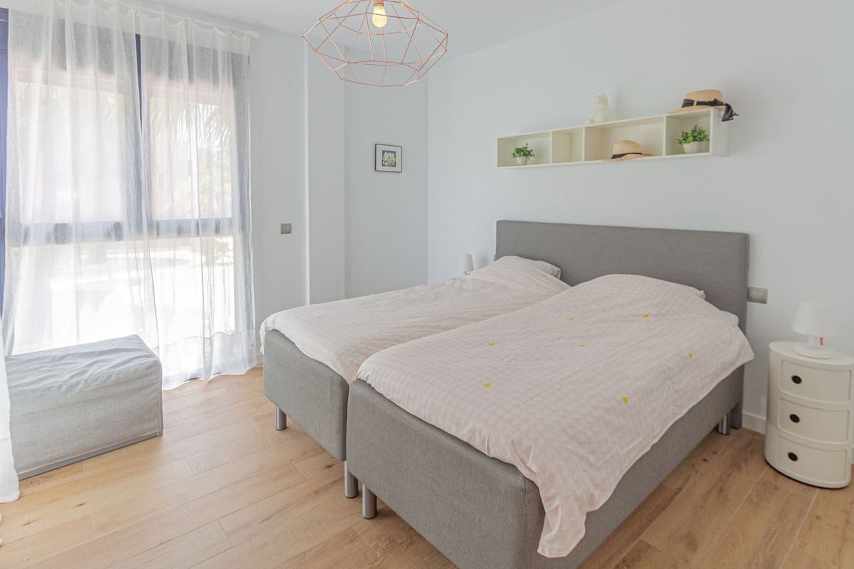 3 slaapkamer Appartement te huur in La Alcaidesa met zwembad - € 2.300 (Ref: 7720564)