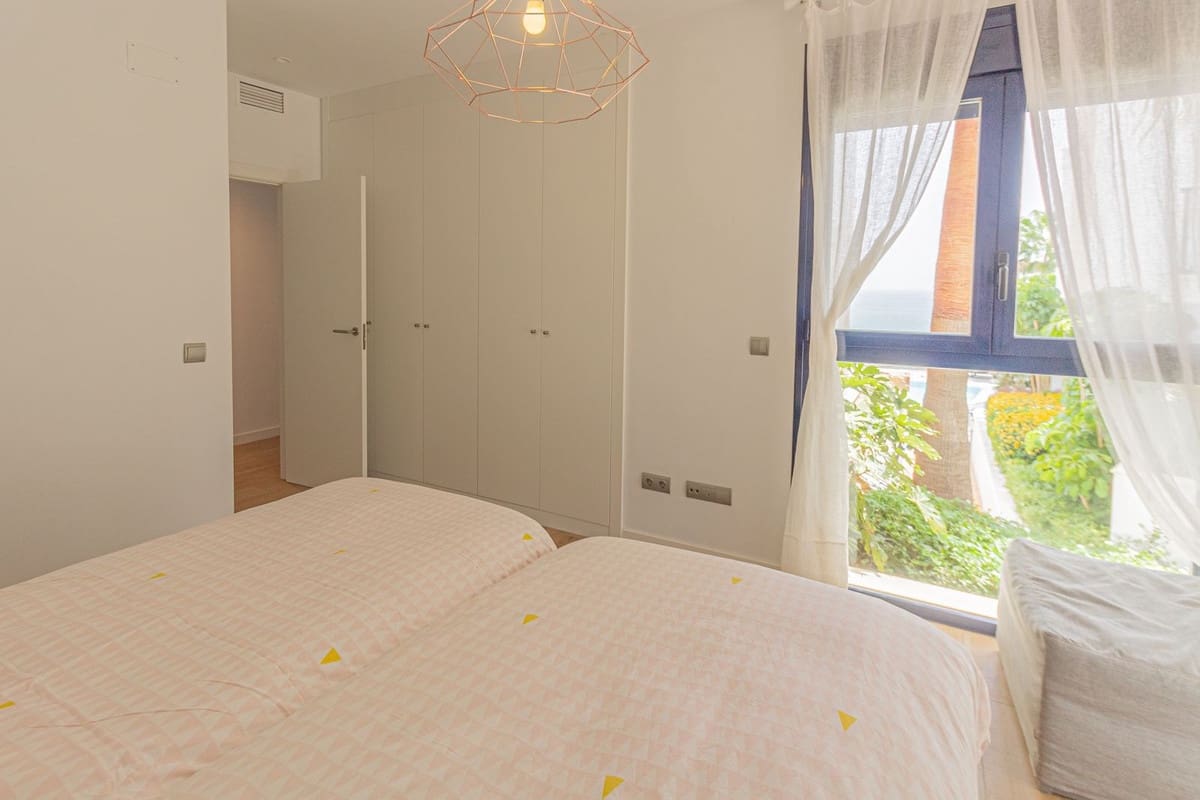 3 slaapkamer Appartement te huur in La Alcaidesa met zwembad - € 2.300 (Ref: 7720564)