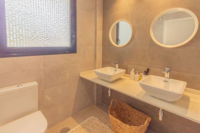 3 slaapkamer Appartement te huur in La Alcaidesa met zwembad - € 2.300 (Ref: 7720564)