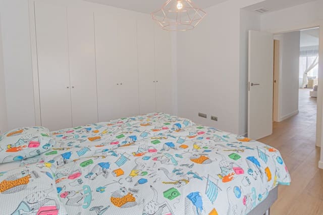 3 slaapkamer Appartement te huur in La Alcaidesa met zwembad - € 2.300 (Ref: 7720564)