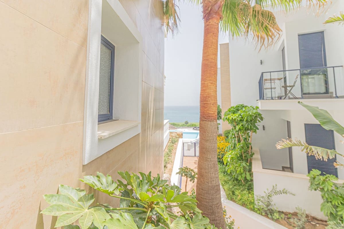 3 slaapkamer Appartement te huur in La Alcaidesa met zwembad - € 2.300 (Ref: 7720564)