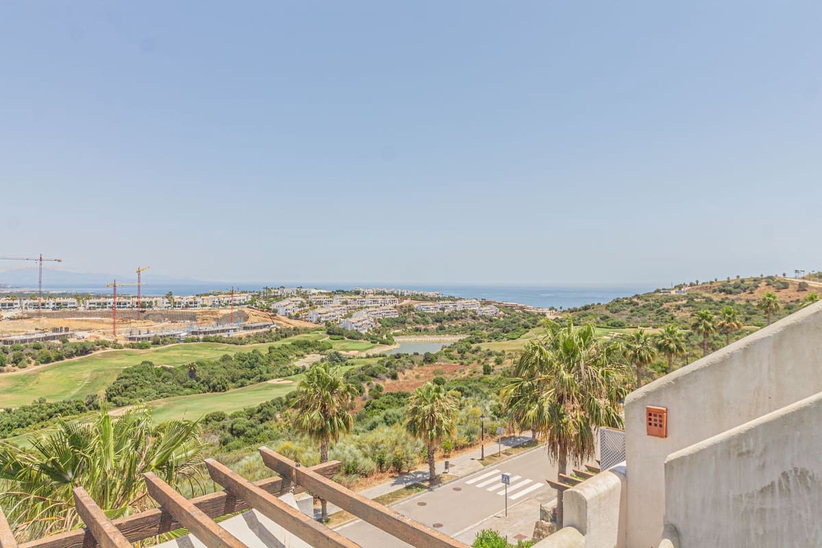 2 Zimmer Penthouse zu vermieten in La Alcaidesa mit Pool Garage - 1.300 € (Ref: 8371462)