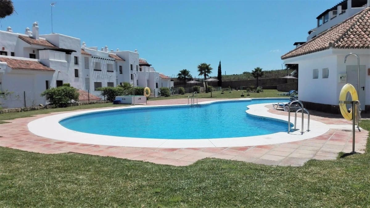 2 Zimmer Penthouse zu vermieten in La Alcaidesa mit Pool Garage - 1.300 € (Ref: 8371462)