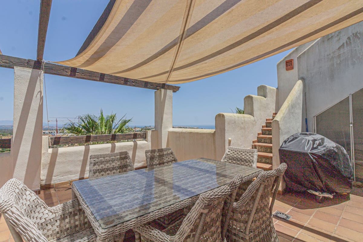 2 Zimmer Penthouse zu vermieten in La Alcaidesa mit Pool Garage - 1.300 € (Ref: 8371462)