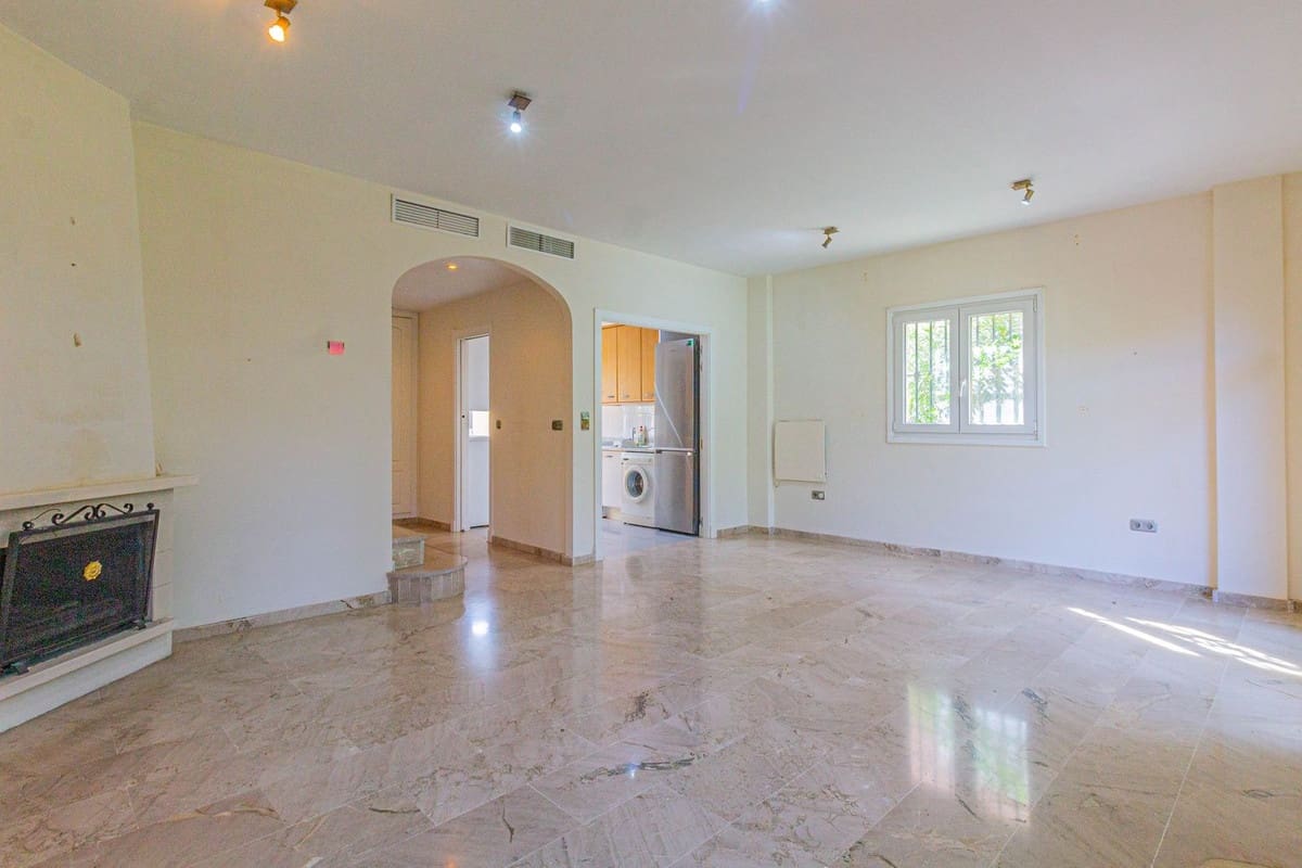 Pareado de 4 habitaciones en La Alcaidesa en venta con piscina garaje - 338.000 € (Ref: 8693111)