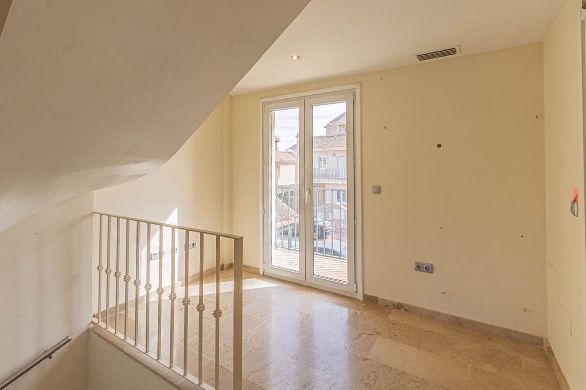 Pareado de 4 habitaciones en La Alcaidesa en venta con piscina garaje - 338.000 € (Ref: 8693111)