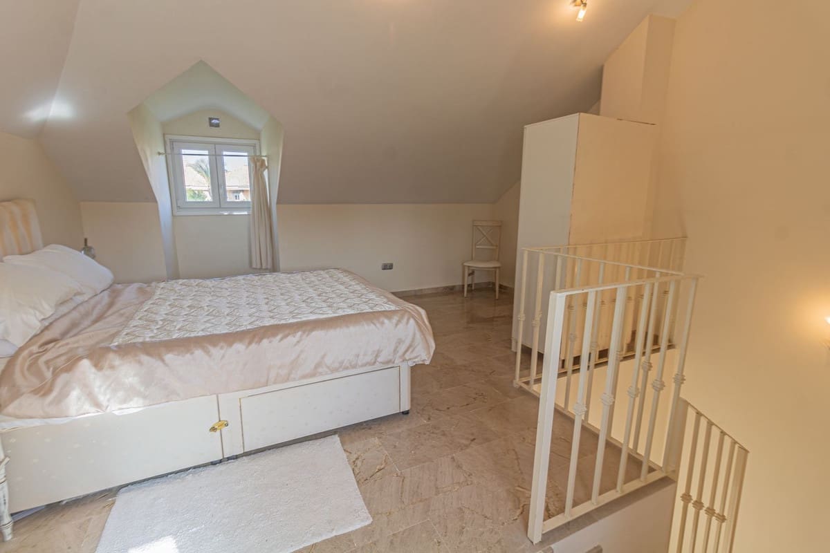 Pareado de 4 habitaciones en La Alcaidesa en venta con piscina garaje - 338.000 € (Ref: 8693111)