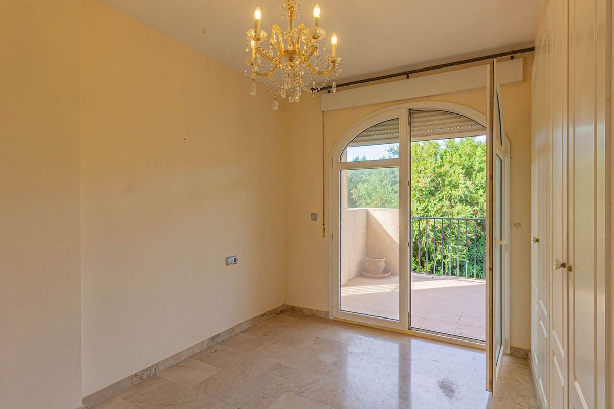 Pareado de 4 habitaciones en La Alcaidesa en venta con piscina garaje - 338.000 € (Ref: 8693111)