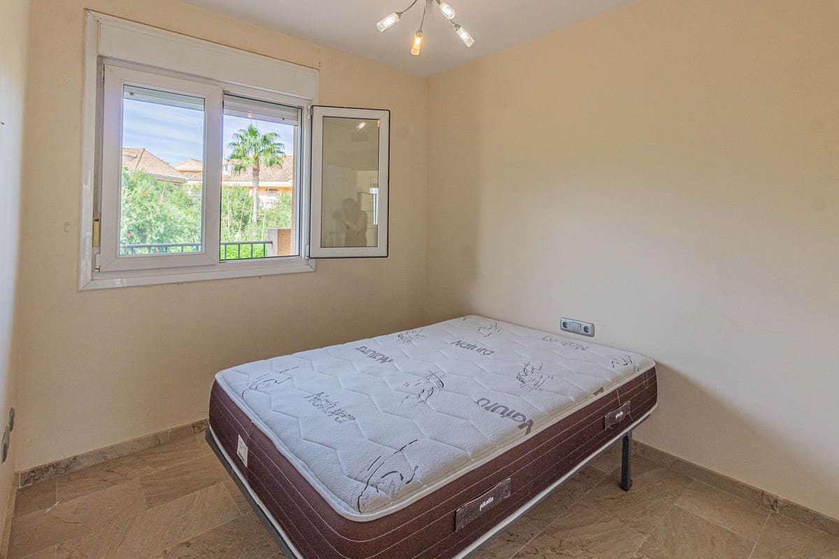 Pareado de 4 habitaciones en La Alcaidesa en venta con piscina garaje - 338.000 € (Ref: 8693111)