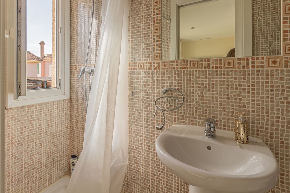 Pareado de 4 habitaciones en La Alcaidesa en venta con piscina garaje - 338.000 € (Ref: 8693111)