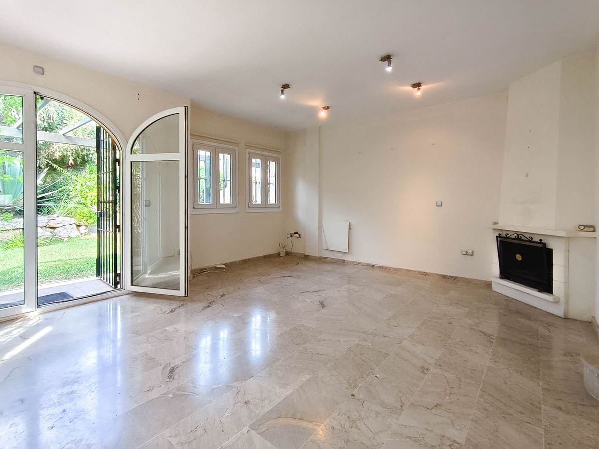 Pareado de 4 habitaciones en La Alcaidesa en venta con piscina garaje - 338.000 € (Ref: 8693111)